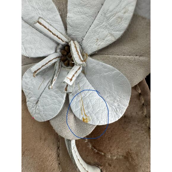 Clarks Artisan White Leather Floral Wedge Thong Sandals Women's 7M - Picture 2 of 9